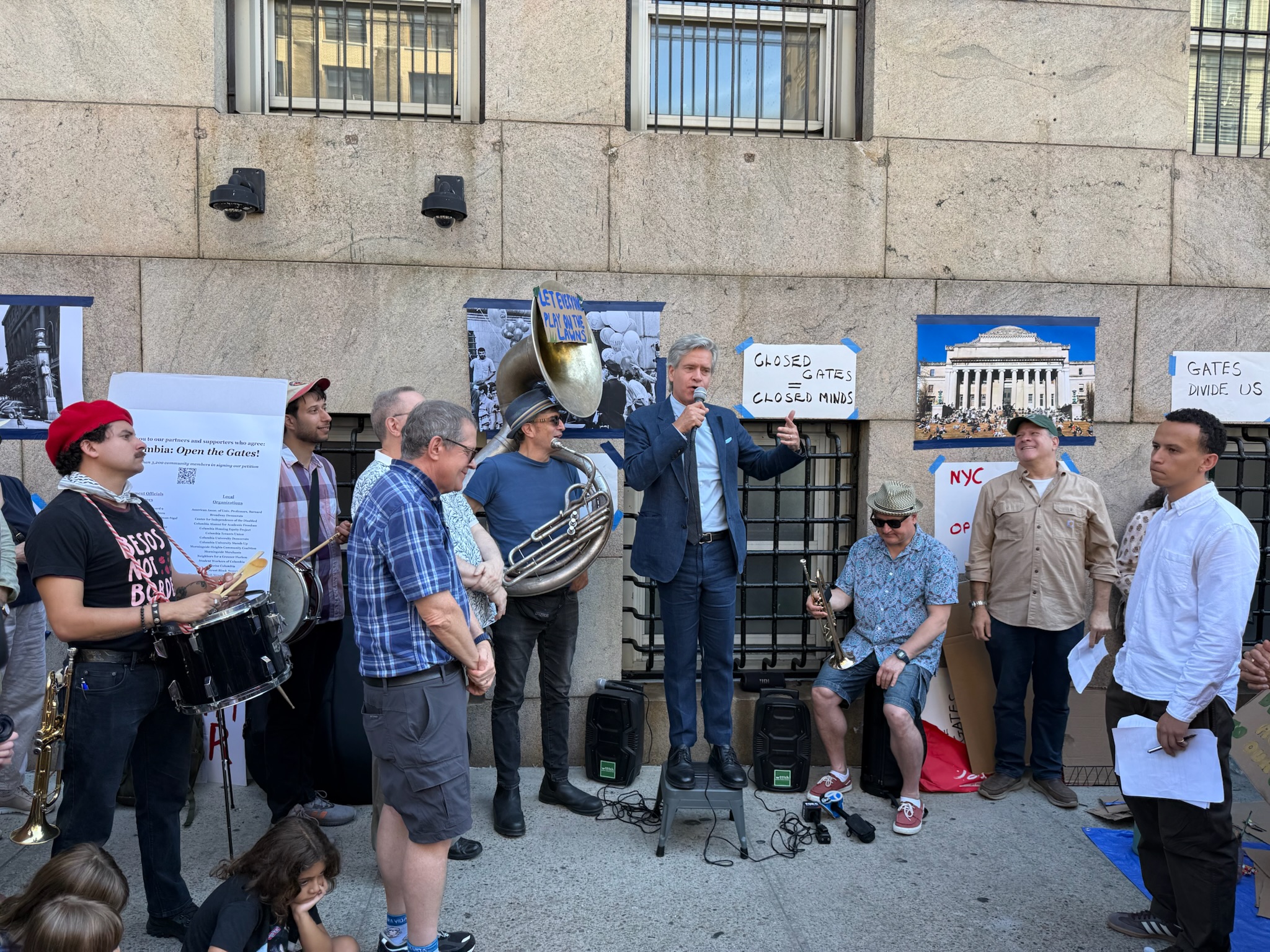 Columbia must reopen campus to public, say neighbors, local politicians at rally
